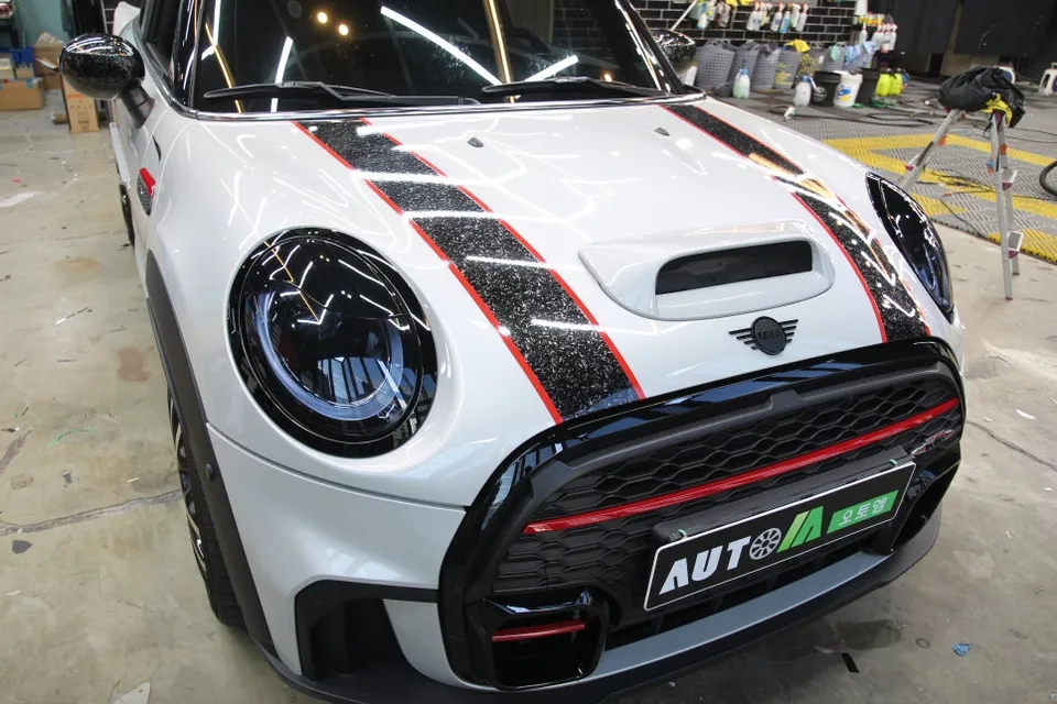 MINI MINIのカーラッピング事例｜費用目安・仕上がり 施工写真 3-1