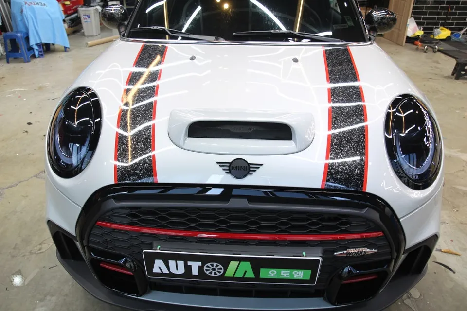 MINI MINIのカーラッピング事例｜費用目安・仕上がり 施工写真 1-2