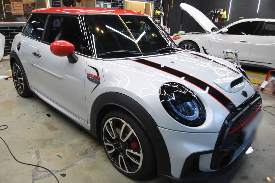 MINI MINIのカーラッピング事例｜費用目安・仕上がり 施工写真 2-3