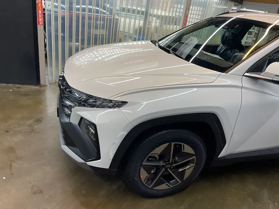 Hyundai Tucsonのカーフィルム施工事例 施工写真 1-2