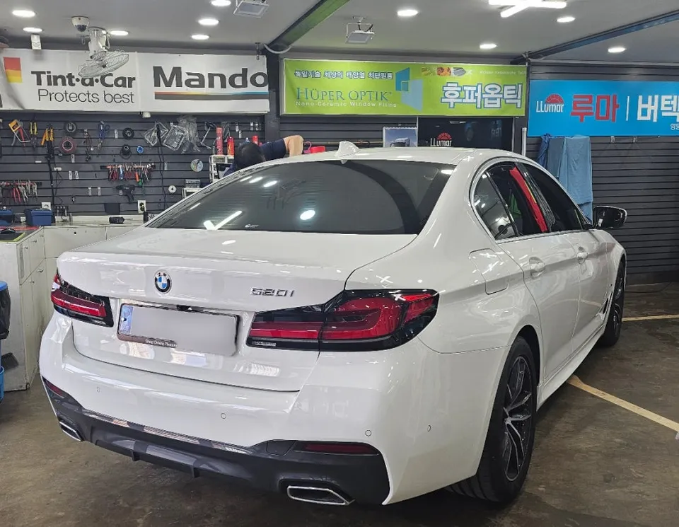 BMW 5 Seriesのカーフィルム再施工事例｜費用目安と仕上がり 施工写真 3-1