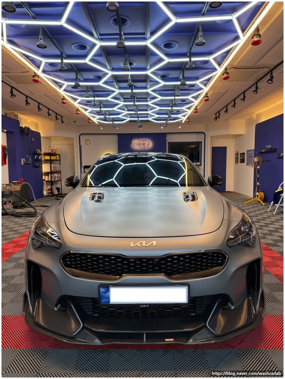 Kia Stingerのガラスコーティング事例|費用目安・仕上がり 施工写真 2-3