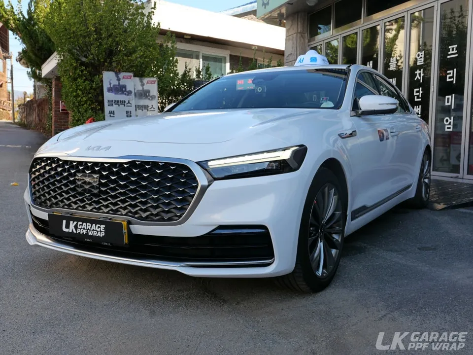 Kia K900 Vinyl Wrap Review: White Gold Sparkle Taxi After