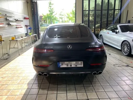 Mercedes-Benz AMG GT 43のカーラッピング事例｜サテンブラック 施工写真 3-1