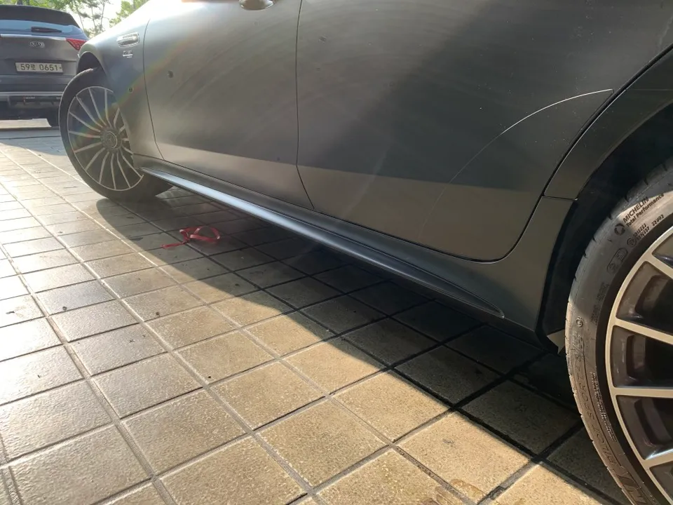 Mercedes-Benz AMG GT 43のカーラッピング事例｜サテンブラック 施工写真 3-2