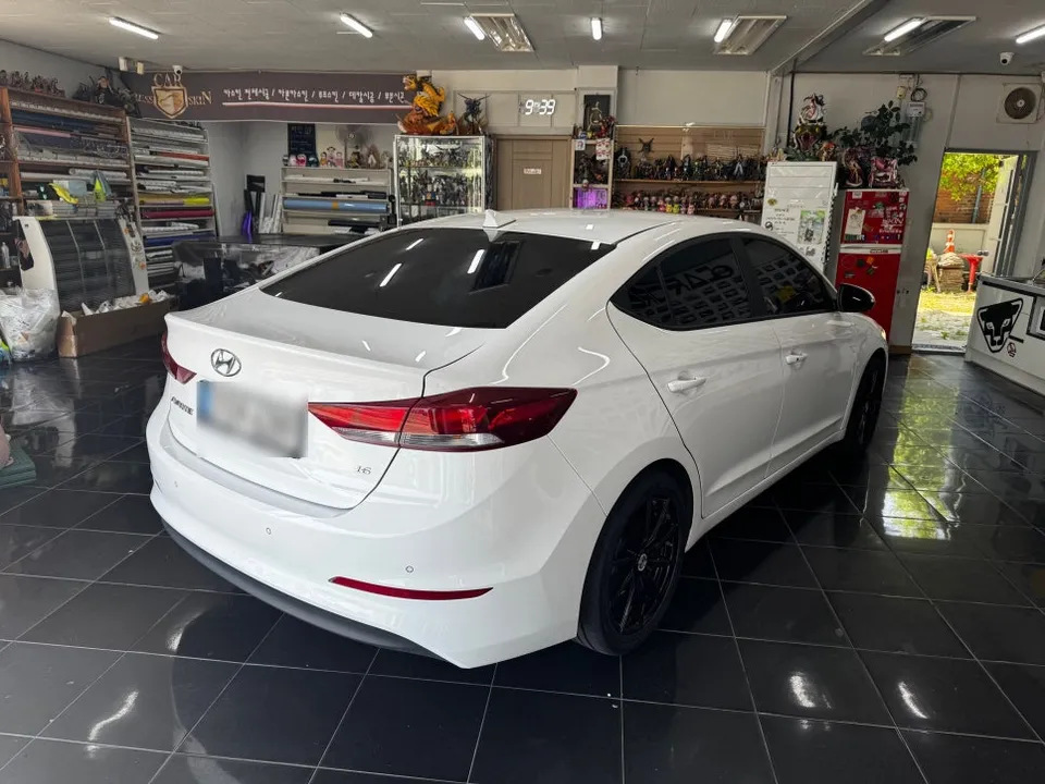 Hyundai Elantra ADのカーラッピング事例｜費用目安・仕上がり 施工写真 3-2