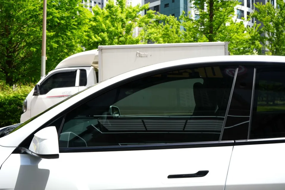 Tesla Model YのPPF施工事例｜費用目安と仕上がり 施工写真 1-3
