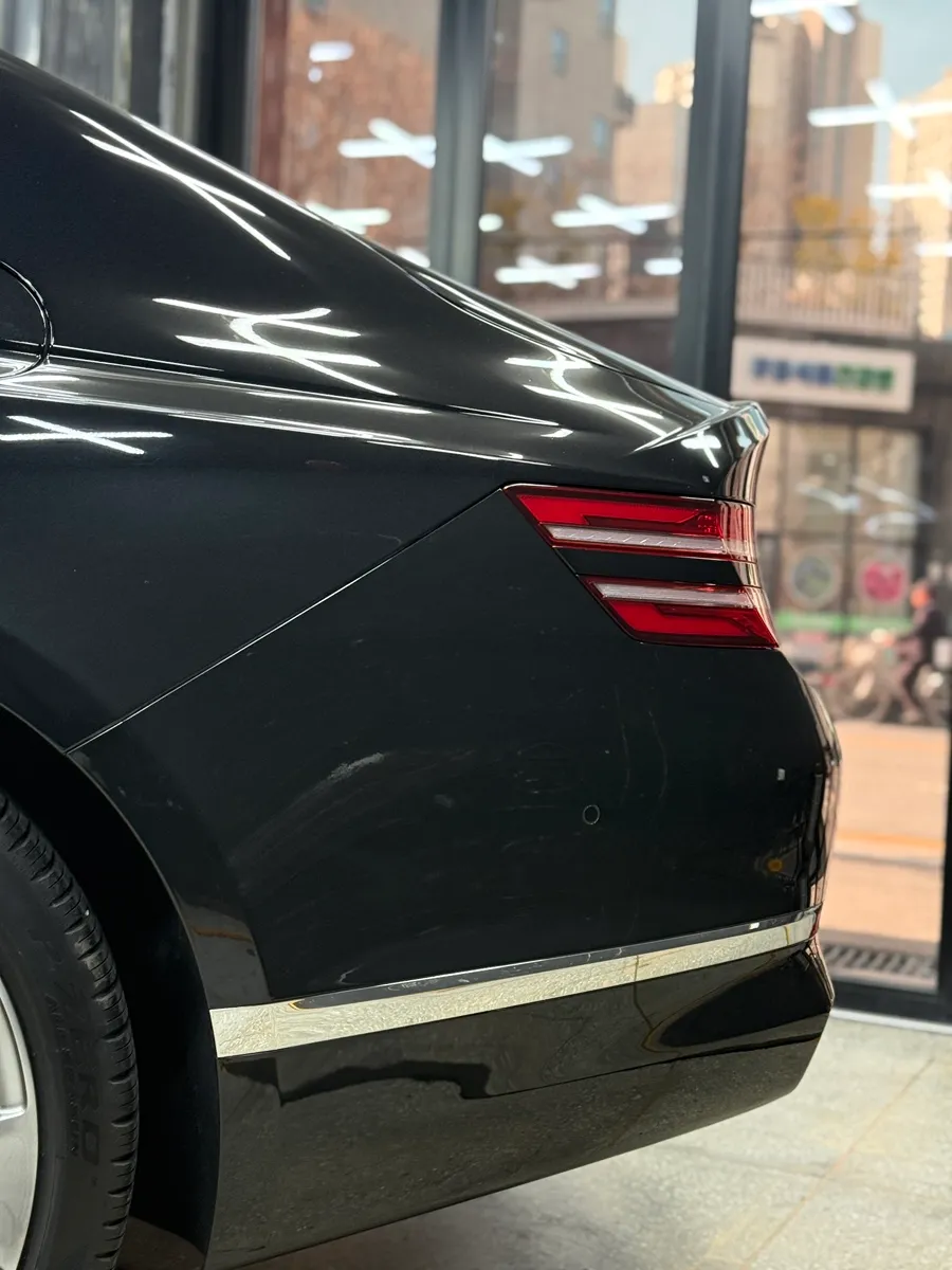 Genesis G80のカーラッピング事例|クロームパーツのブラックアウト 施工写真 2-2