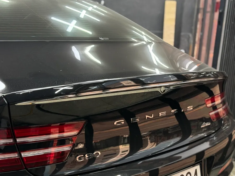 Genesis G80のカーラッピング事例|クロームパーツのブラックアウト 施工写真 3-2
