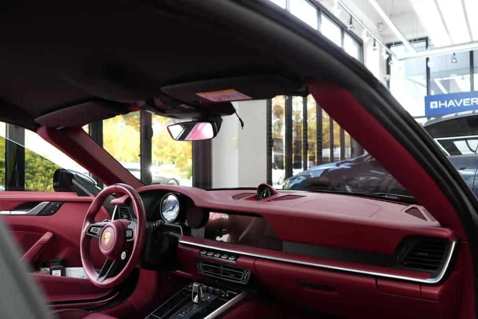 Porsche 911のカーフィルム施工事例｜断熱・スモーク 写真