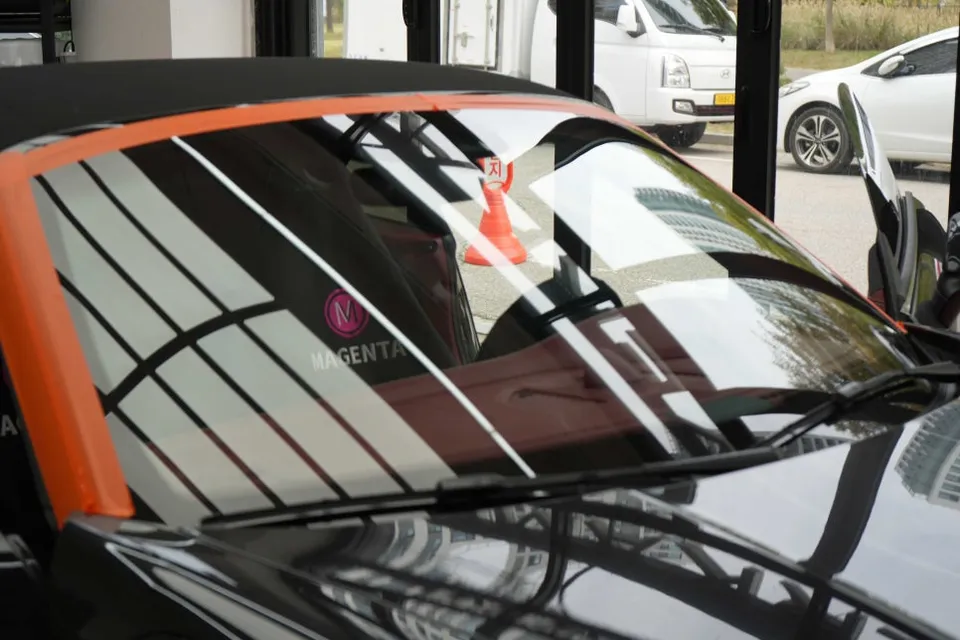 Porsche 911のカーフィルム施工事例｜断熱・スモーク 施工写真 1-2