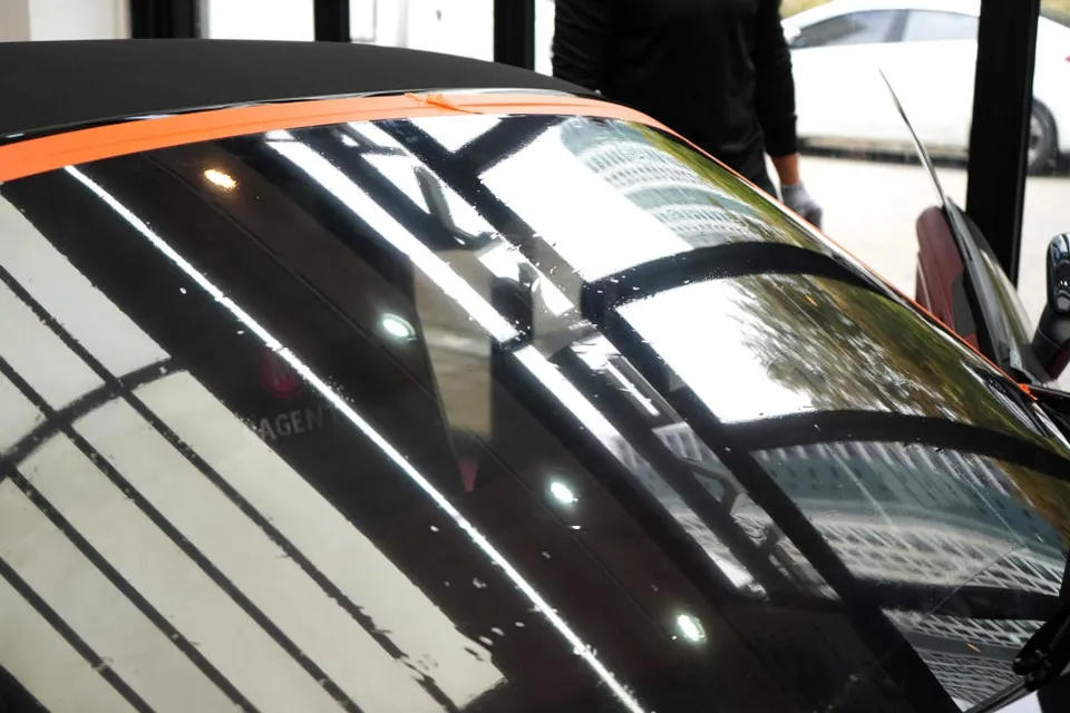 Porsche 911のカーフィルム施工事例｜断熱・スモーク 施工写真 2-2
