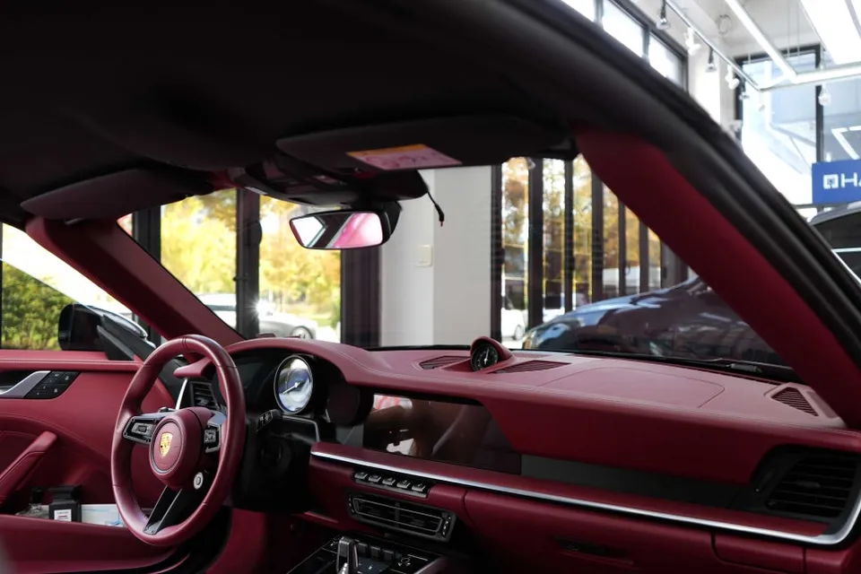 Porsche 911のカーフィルム施工事例｜断熱・スモーク 施工写真 4-2