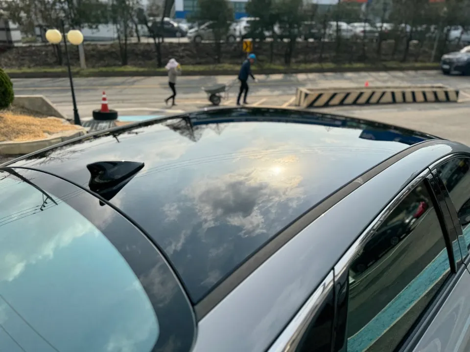 Kia K5のカーラッピング事例|高級感ある仕上がり 施工写真 3-1