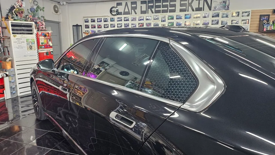 BMW 7 Seriesのカーラッピング事例|費用目安・仕上がり 施工写真 3-1