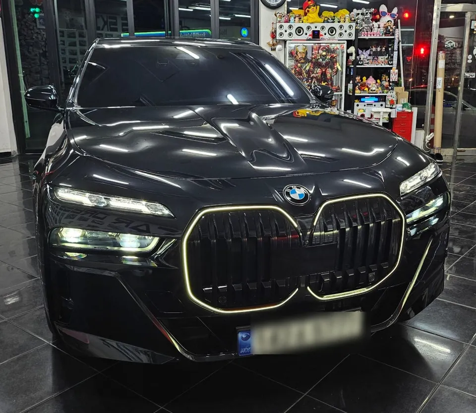 BMW 7 Seriesのカーラッピング事例|費用目安・仕上がり 施工写真 3-2