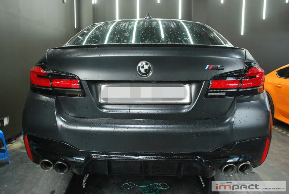BMW 5 Series F10のカーラッピング事例｜LBホワイトゴールド 写真