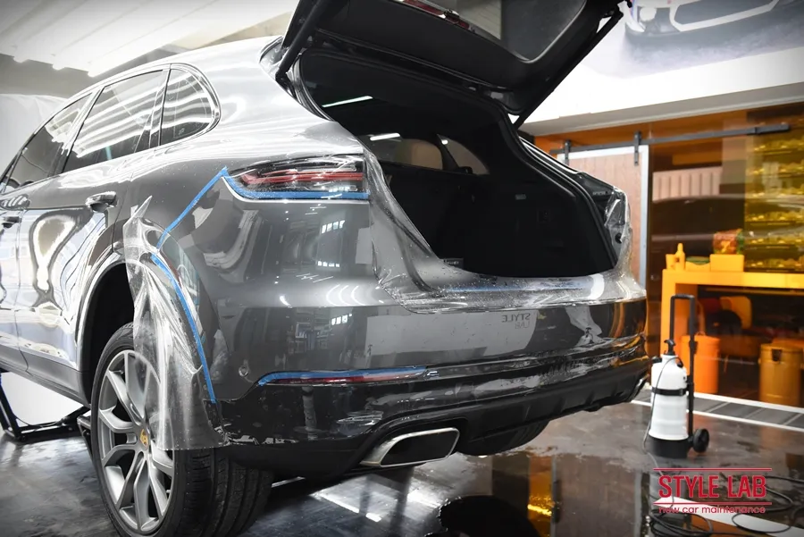 Porsche CayenneのPPF施工事例｜費用目安と仕上がり 施工写真 3-1