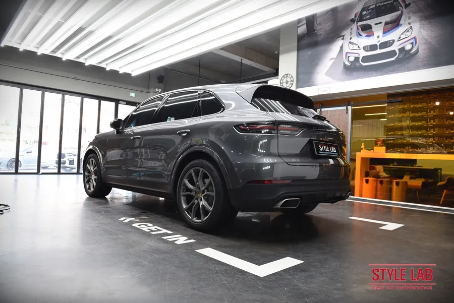 Porsche CayenneのPPF施工事例｜費用目安と仕上がり 施工写真 2-3