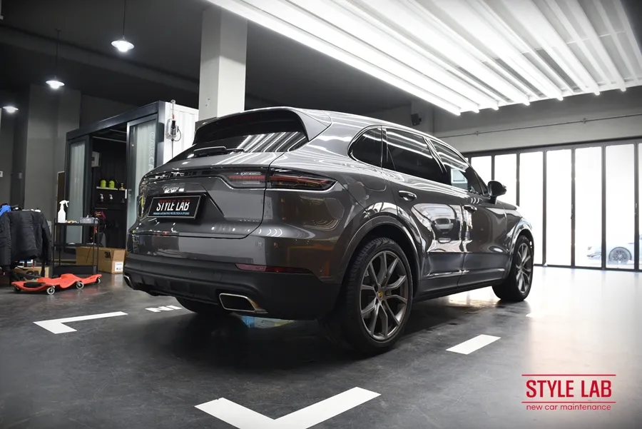 Porsche CayenneのPPF施工事例｜費用目安と仕上がり 施工写真 3-3