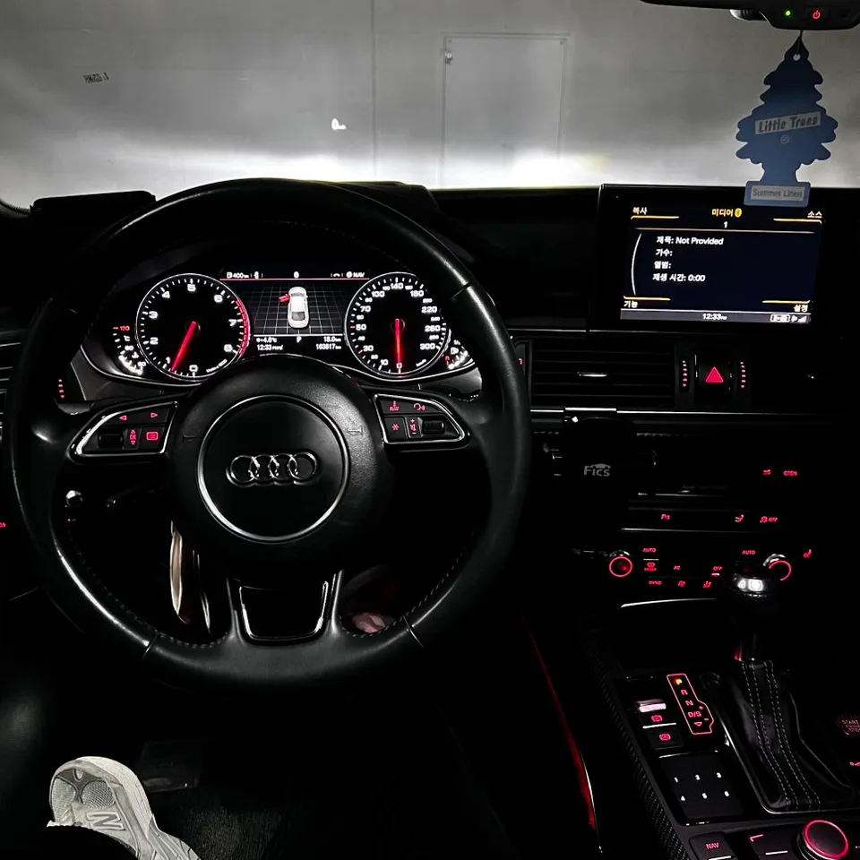Audi A7 C7 interior customization - Audi A7 Interior Customization: R8 Steering Wheel & 12.3" Android photo 3