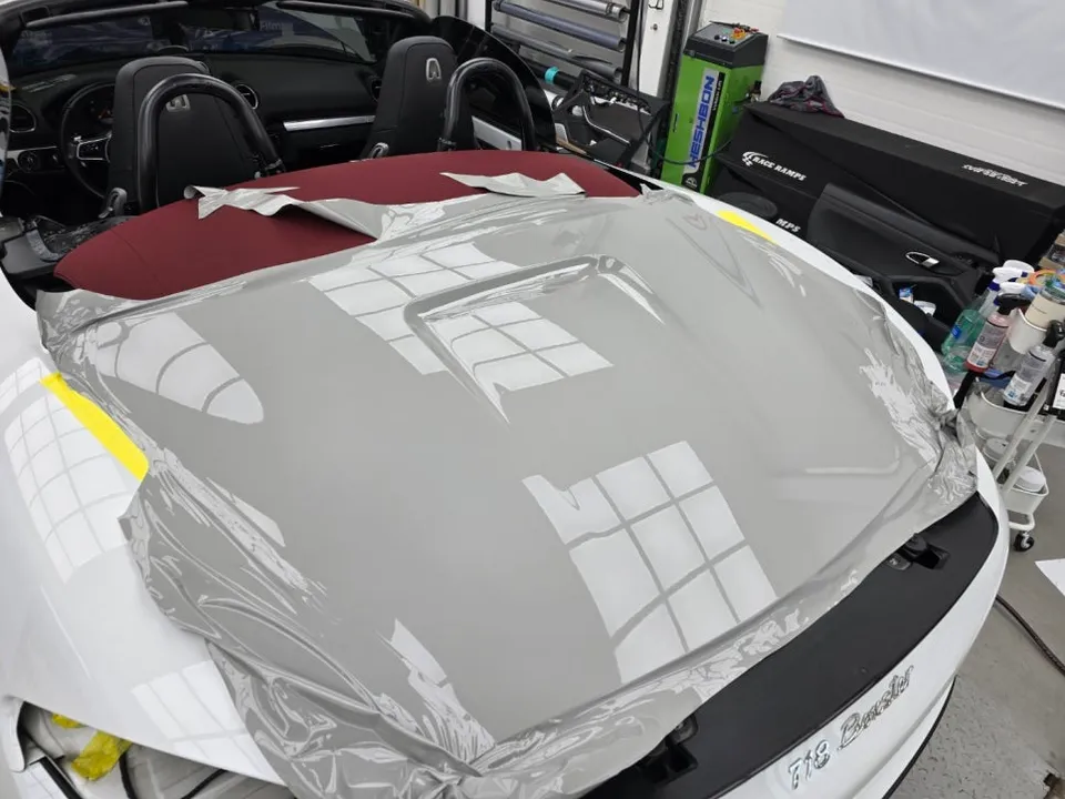 ポルシェ 718 ボクスターのカーラッピング事例 施工写真 3-1