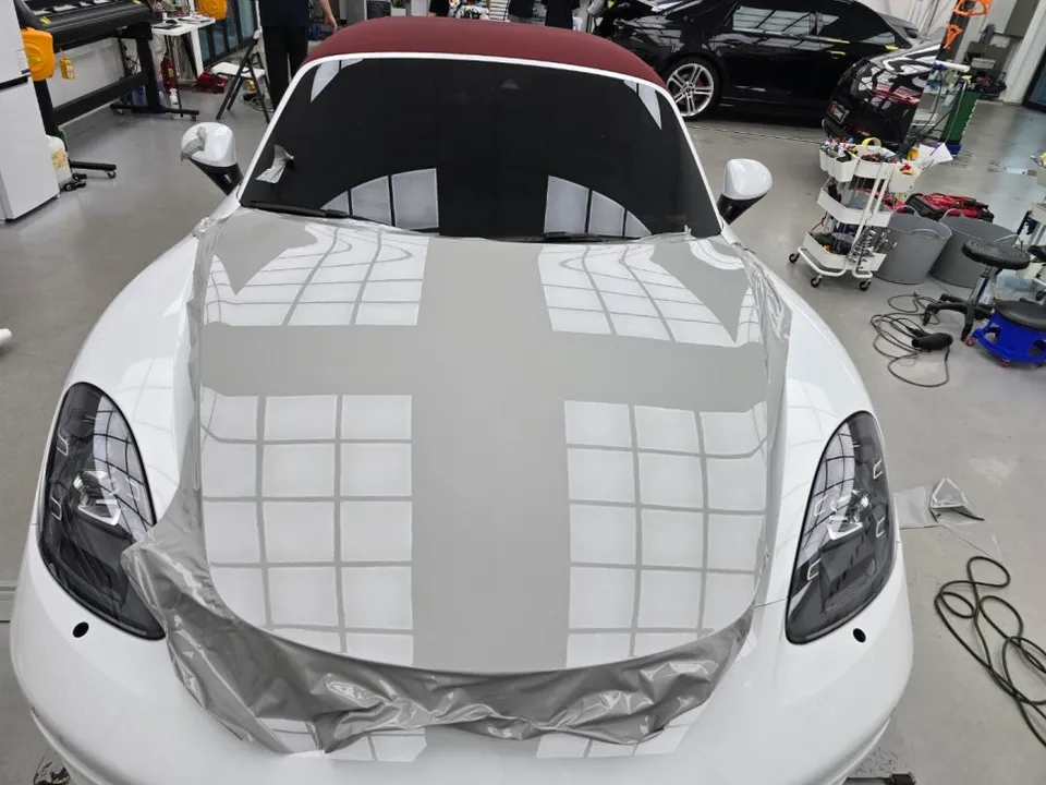 ポルシェ 718 ボクスターのカーラッピング事例 施工写真 2-2