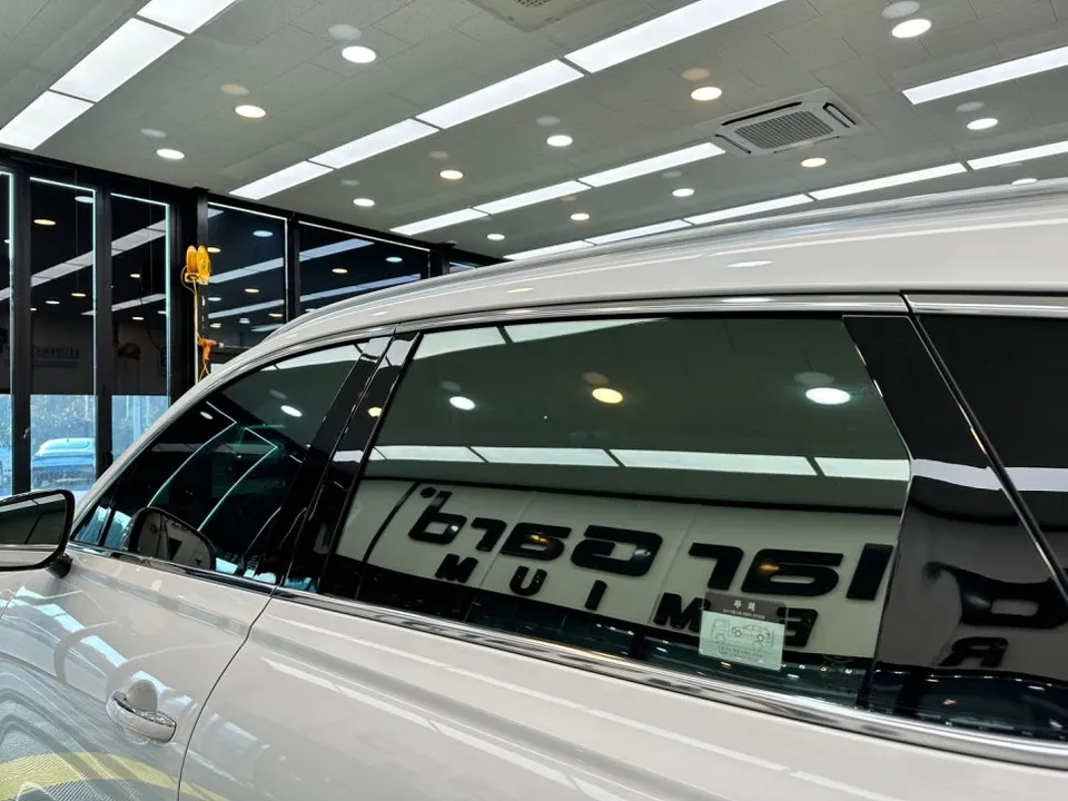 Genesis GV80 カーフィルム施工事例｜費用目安と仕上がり 施工写真 3-2