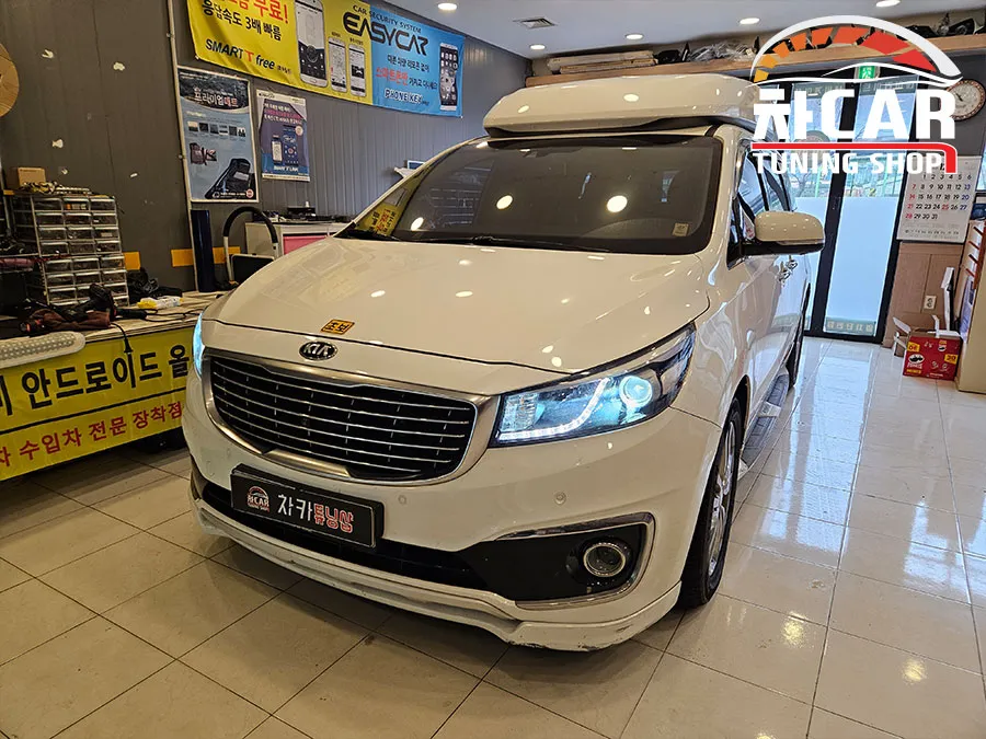 Kia Carnival dash cam navigation - Kia Carnival Dashcam & Navigation Installation photo 4