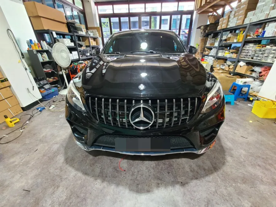 Mercedes-Benz GLE ambient lighting installation result