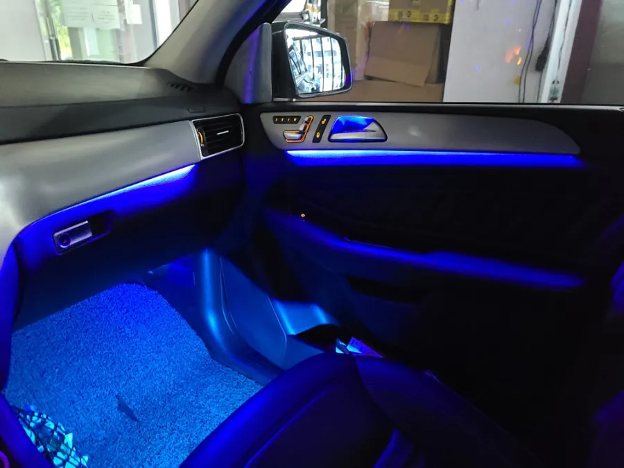 Mercedes-Benz GLE ambient lighting - Mercedes-Benz GLE Ambient Lighting Review — 12-Color Upgrade photo 4
