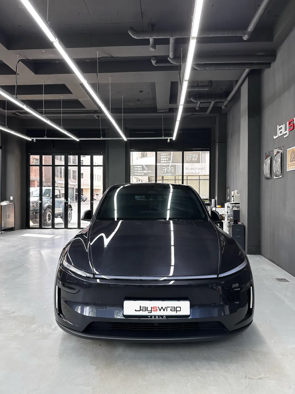 Tesla Juniperのカーフィルム施工事例|費用目安・仕上がり 施工写真 1-2