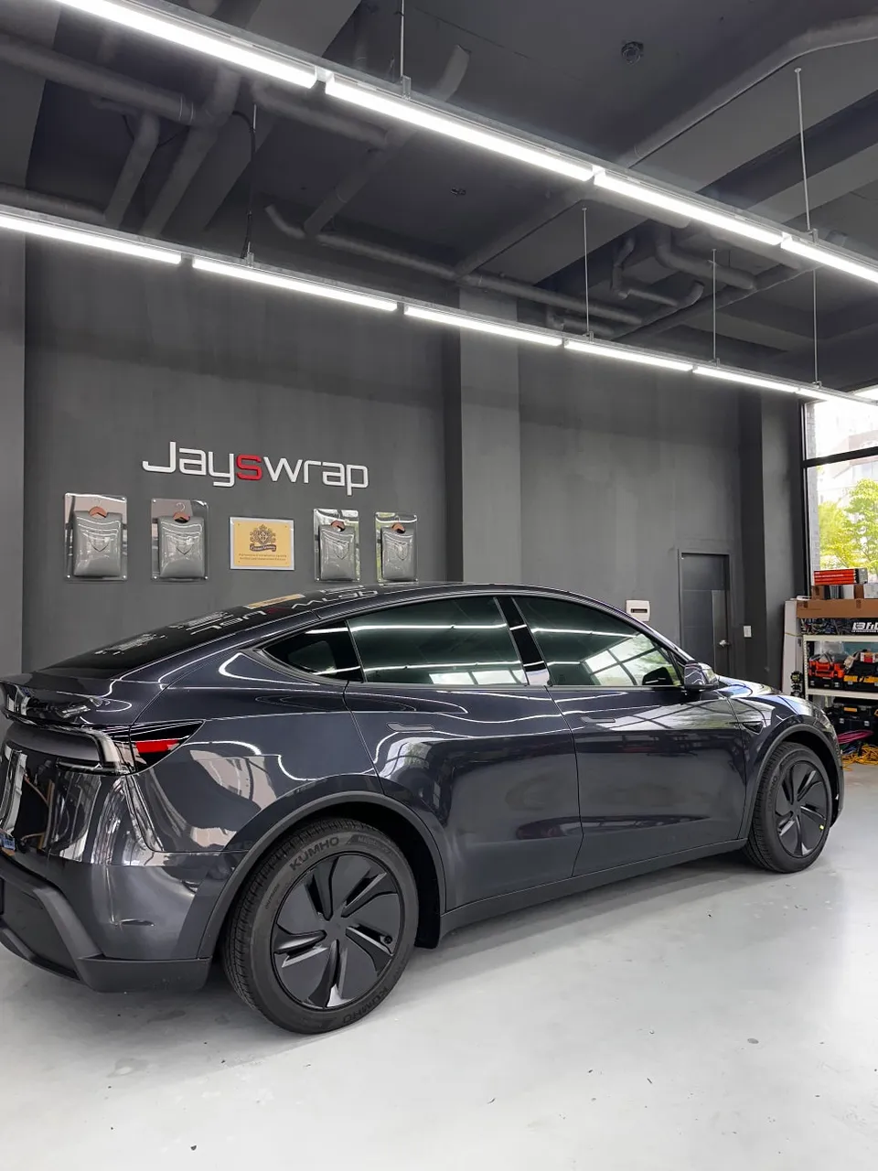 Tesla Juniperのカーフィルム施工事例|費用目安・仕上がり 施工写真 4-2
