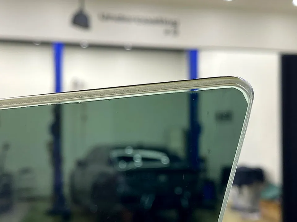 Tesla Model Yのカーフィルム施工事例|費用目安・仕上がり 施工写真 2-1