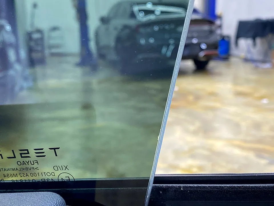 Tesla Model Yのカーフィルム施工事例|費用目安・仕上がり 施工写真 1-2
