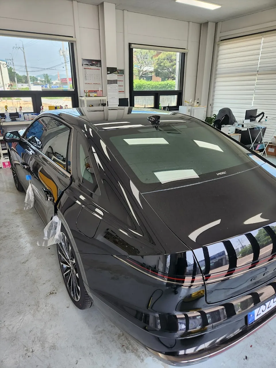 Hyundai Grandeur GN7のカーフィルム施工事例 施工写真 3
