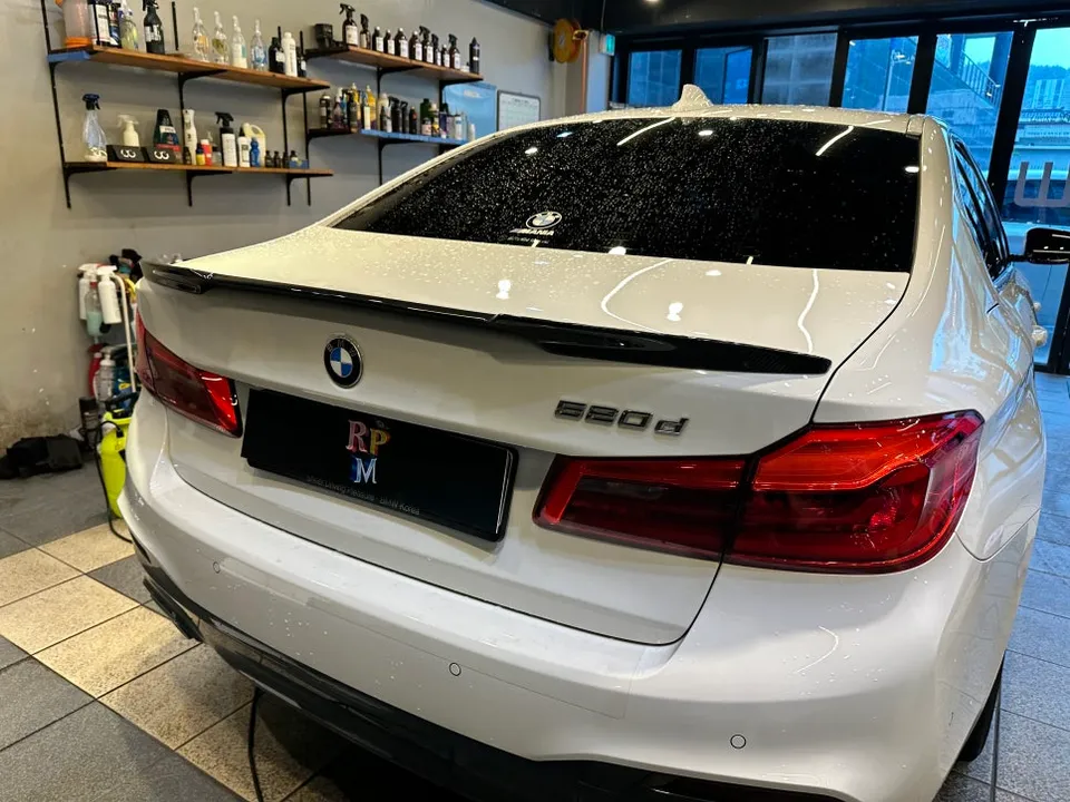 BMW 5 Series G30 interior customization - BMW 5 Series G30 Interior Carbon Fiber Parts Upgrade Review photo 5