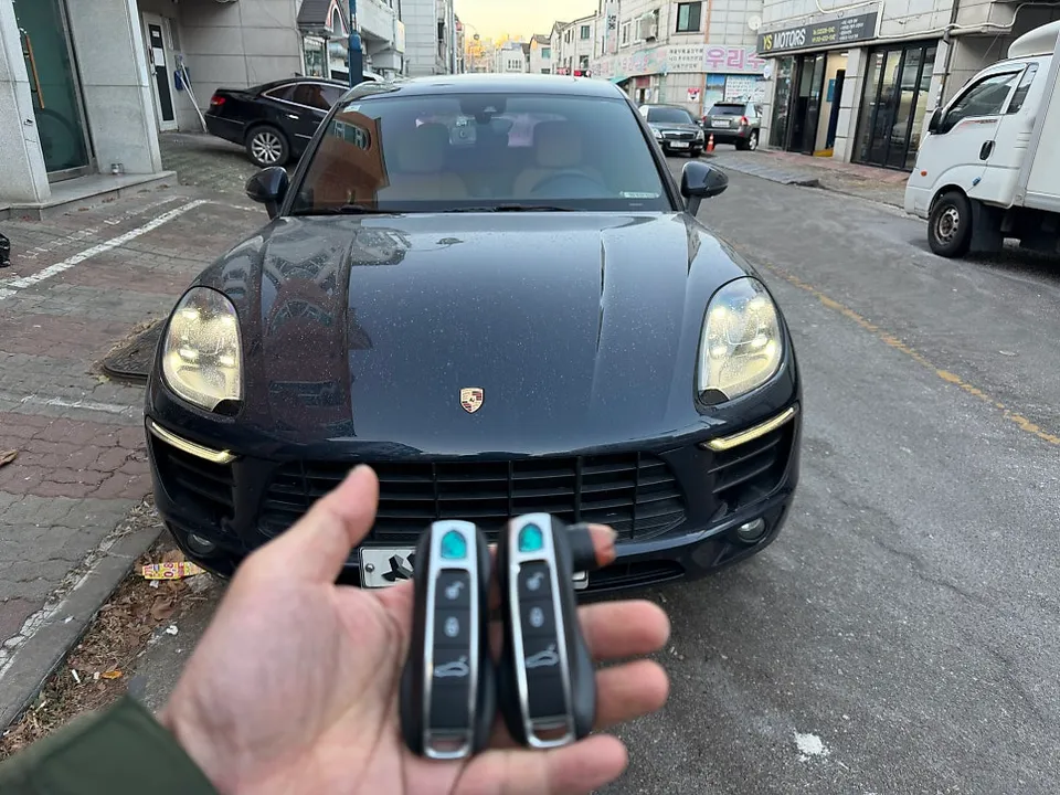 Porsche Macan oem options installation result