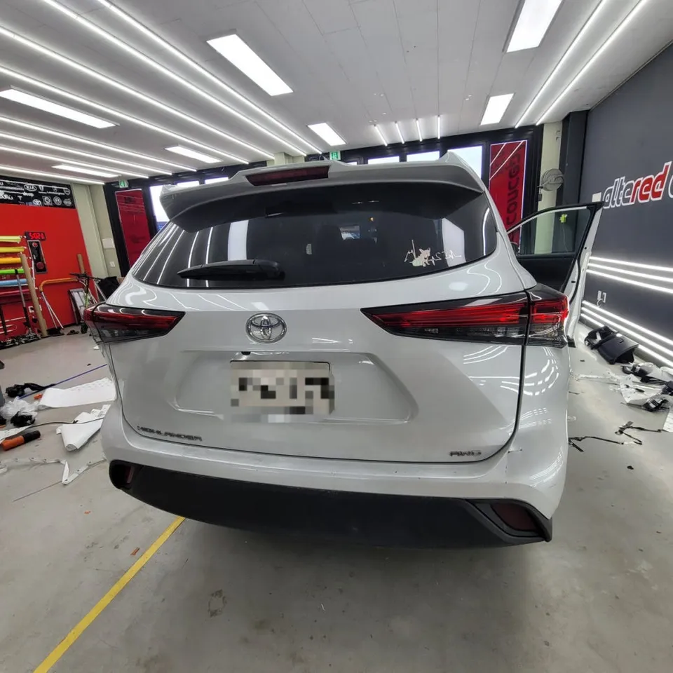 Toyota Highlanderのドラレコ取付事例|費用目安・仕上がり 施工写真 2-1
