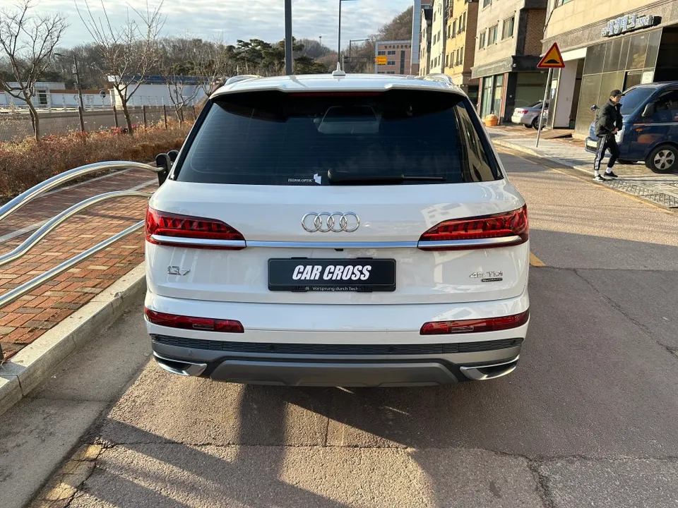 Audi Q7のPPF施工事例｜費用目安と仕上がり 施工写真 3-1