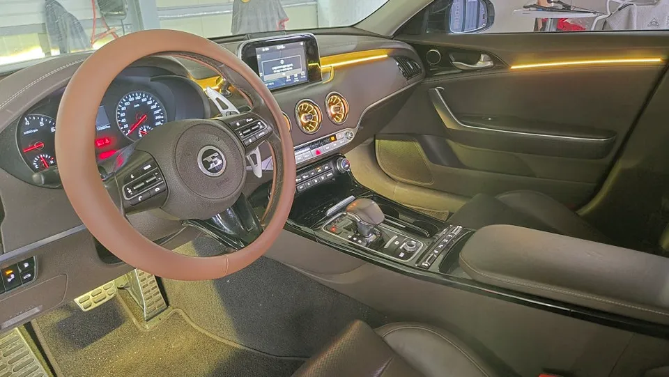 Kia Stinger ambient lighting - Kia Stinger Ambient Lighting Review: Seamless Integration photo 4
