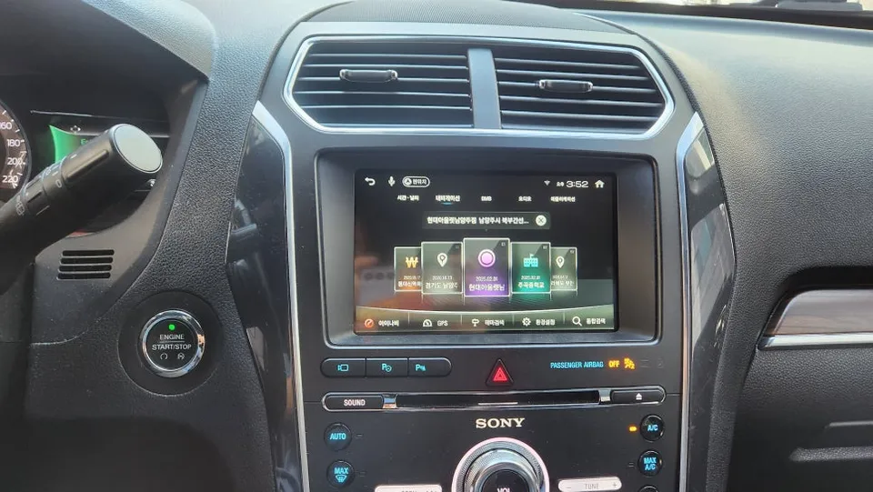 Ford Explorerのドライブレコーダー取付事例 施工写真 4-1