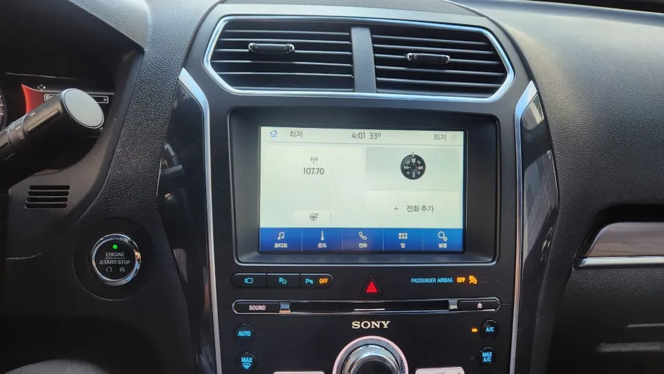 Ford Explorerのドライブレコーダー取付事例 施工写真 2-2