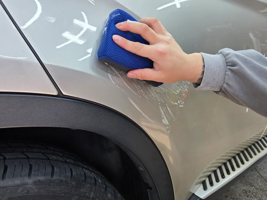 BMW X6 vinyl wrap - BMW X6 Vinyl Wrap Review: Matte Black Transformation photo 3