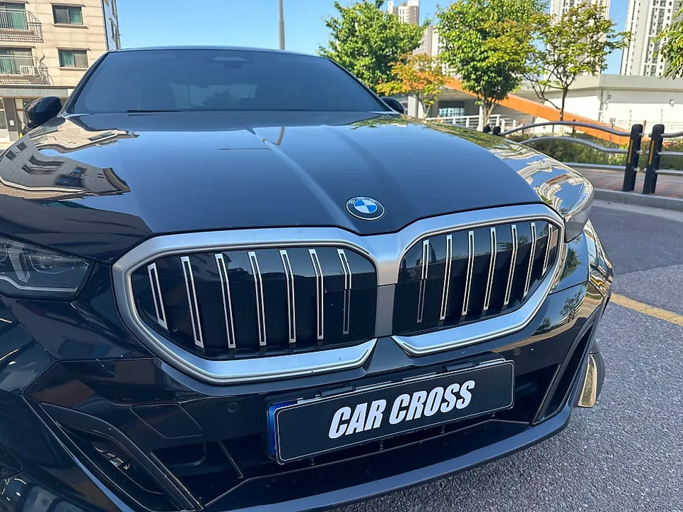 BMW 5 Series G60 カーラッピング事例｜クロームパーツのブラックアウト 施工写真 2-1