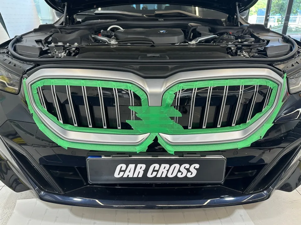 BMW 5 Series G60 カーラッピング事例｜クロームパーツのブラックアウト 施工写真 1-3