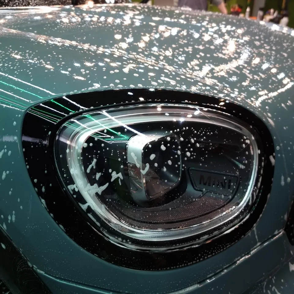 MINIクロスオーバーのガラスコーティング事例|費用目安・仕上がり 施工写真 3-1