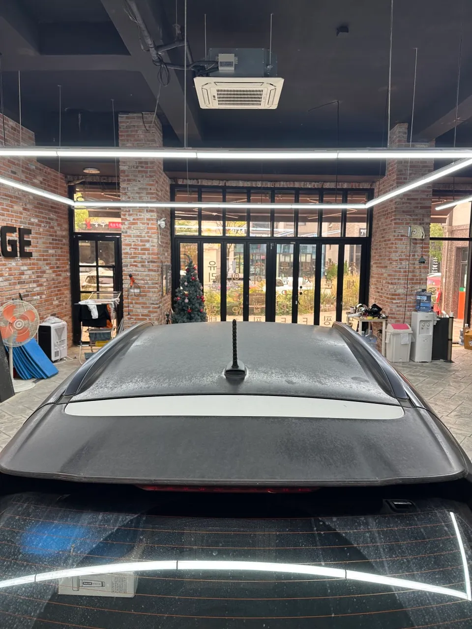 Hyundai Kona vinyl wrap - Hyundai Kona Vinyl Wrap Review: Two-Tone Refresh photo 4