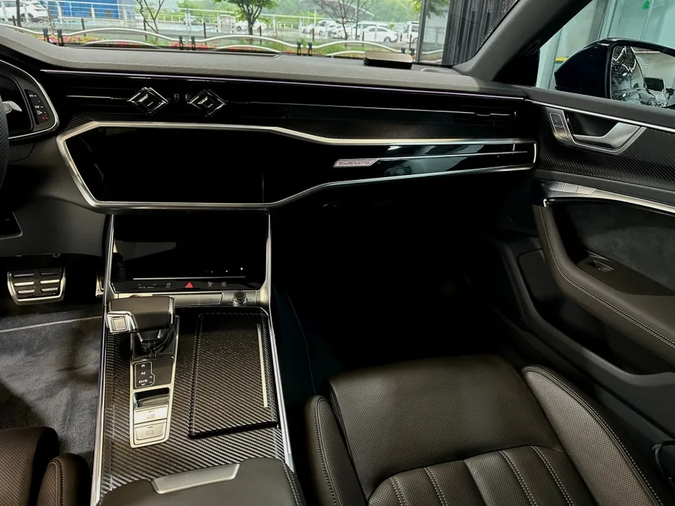 Audi A7のカーラッピング事例|費用目安・仕上がり 施工写真 3-1