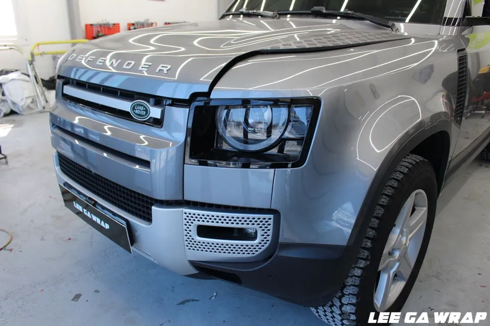 Land Rover Defender vinyl wrap - Land Rover Defender Vinyl Wrap Review: Black Pack & Wheel Paint photo 3